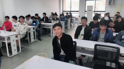 互联网+学院学生前往武汉伟创聚赢科技有限公司参观学习